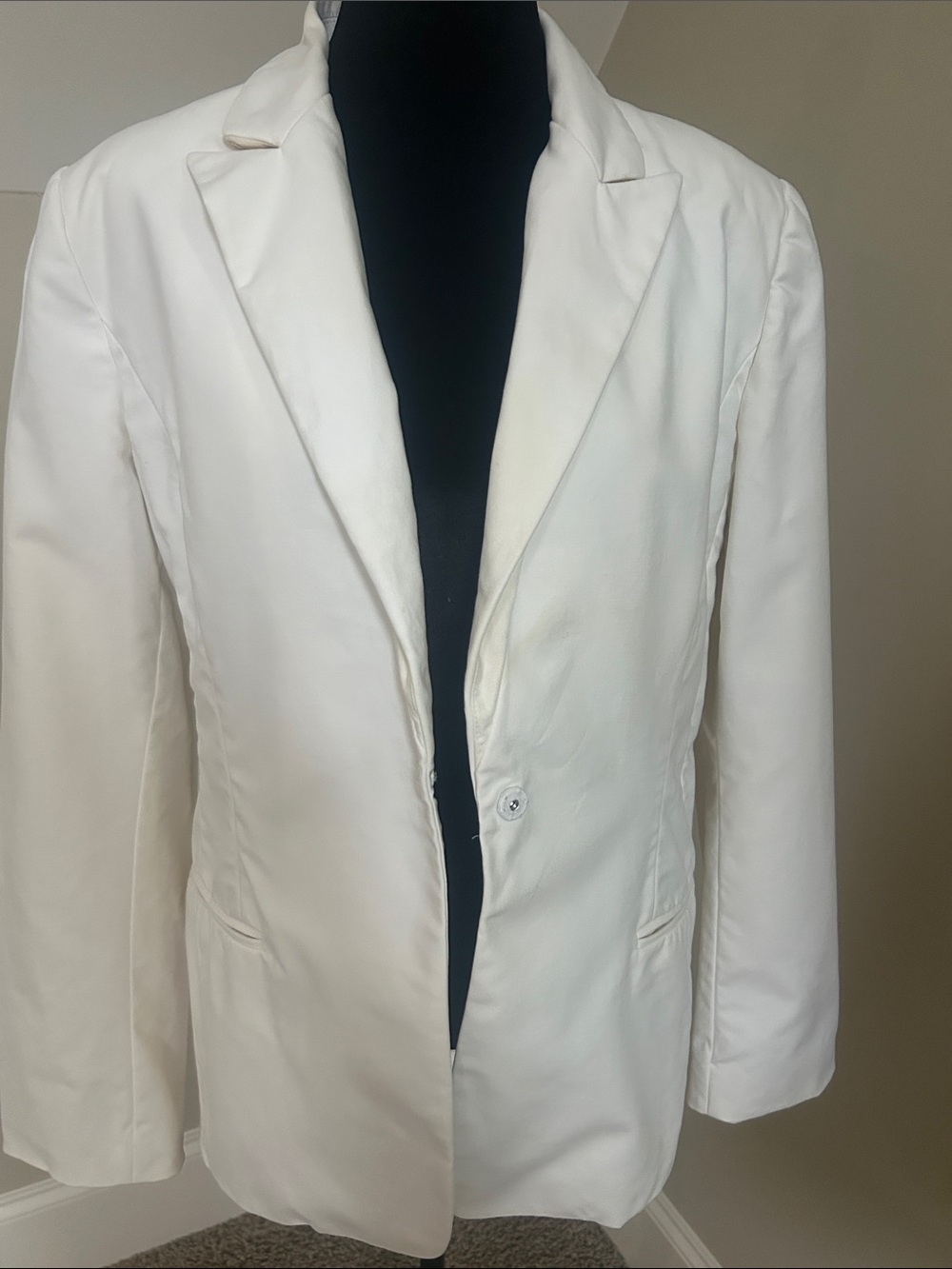 Elie Tahari White Single-Button Women's Blazer
97% cotton
Lined